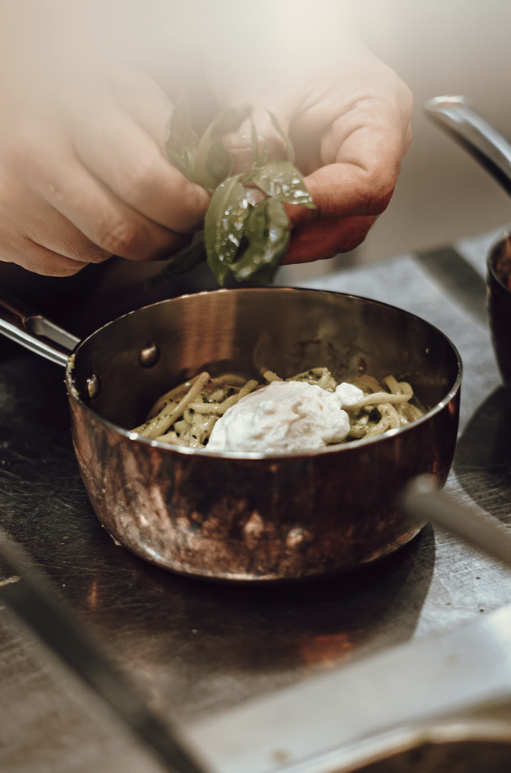 N'ayez pas peur d'expérimenter avec des ingrédients inattendus dans votre cuisine. Ces petites touches peuvent faire toute la différence et vous aider à créer des plats mémorables. Inspirez-vous des secrets de chefs et osez la créativité ! Avec un peu d'audace, vous pourrez surprendre vos convives et redécouvrir le plaisir de cuisiner.
